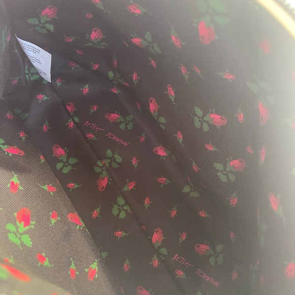 Betsey Johnson large clutch - wristlet zip new without tag - Picture 9 of 9